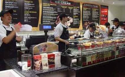 郑州冰淇淋培训学员祝先生冰淇淋店展示